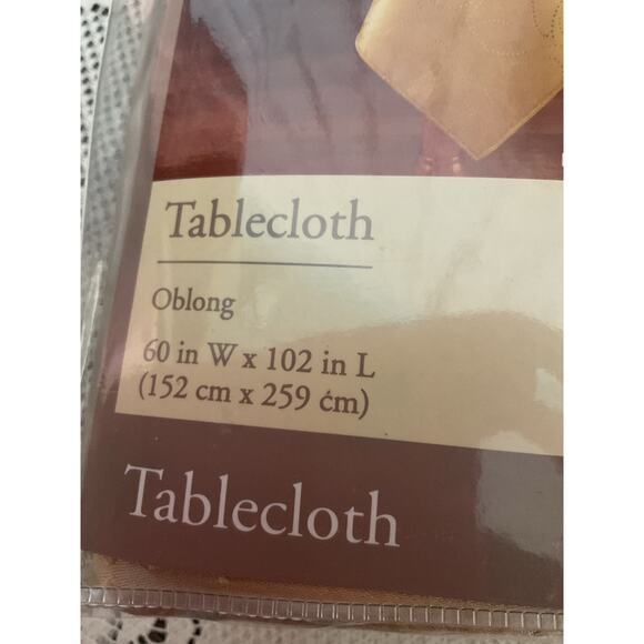 NWT Home Trends Gold Tablecloth Oblong 60” x 102” Carissa Gold Leaf - Picture 3 of 9